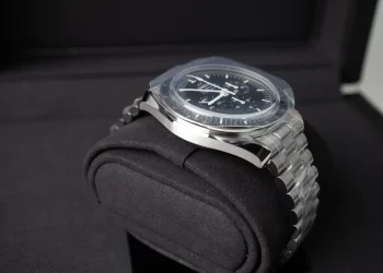 What Makes the Rolex Submariner One of the Most Iconic Watches in History?