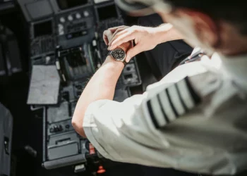 How Do the Technological Advancements in Breitling’s Flying Watches Compare to Seiko’s Diving Watches? A Detailed Evaluation of Innovation and Precision