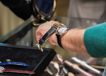 Can Smartwatches Ever Compare to the Craftsmanship and Charm of Classic Mechanical Watches?