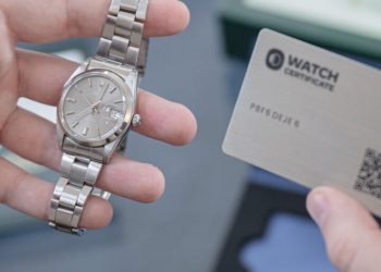 How Do the Maintenance Methods for Automatic Watches Differ from Manual Watches?