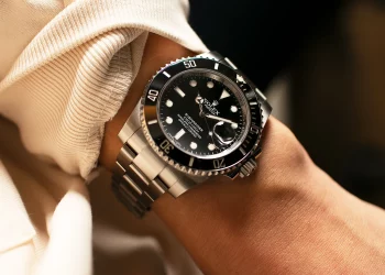 Omega Speedmaster vs. Rolex Submariner: How Do Their Maintenance Needs Compare?