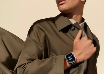 How Do Apple Watch Users and Garmin Watch Users Compare in Terms of Performance, Features, and Reviews?