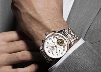 How Modern Technology is Redefining Traditional Watchmaking Craftsmanship