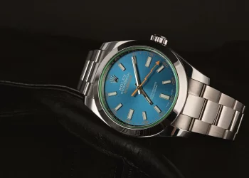 Why Watchmakers Hate Your Perfume—The Invisible Killer of Luxury Timepieces