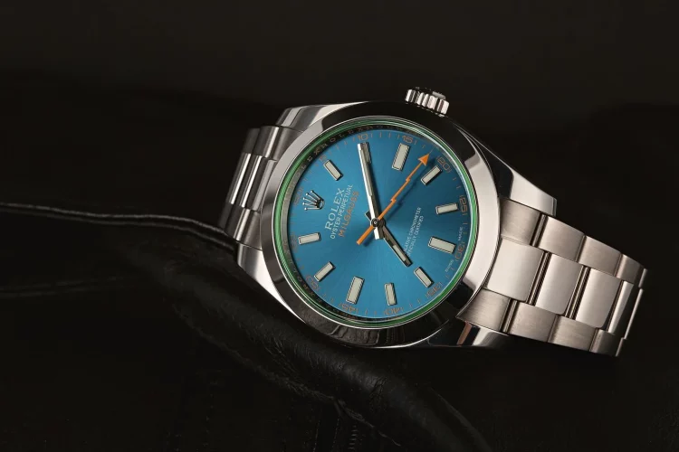 Why Watchmakers Hate Your Perfume—The Invisible Killer of Luxury Timepieces