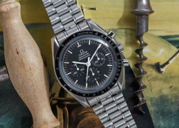 The Vintage Watch That Beats Modern Tech—Why Old School Still Wins