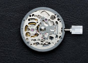 Why Your Watch Stops at Midnight—The Creepy Reason Nobody Talks About