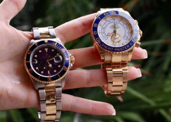 Can a Smartwatch Compete With Traditional Luxury? A Side-by-Side Comparison