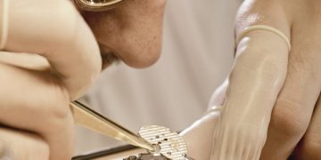 Will the Introduction of New Technology Affect Traditional Watchmaking Craftsmanship?