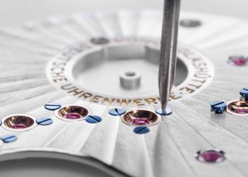 Will the Integration of Mechanical and Smart Watches Change the Future of Watchmaking Trends?