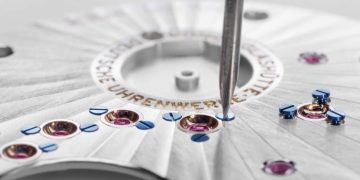 Will the Integration of Mechanical and Smart Watches Change the Future of Watchmaking Trends?