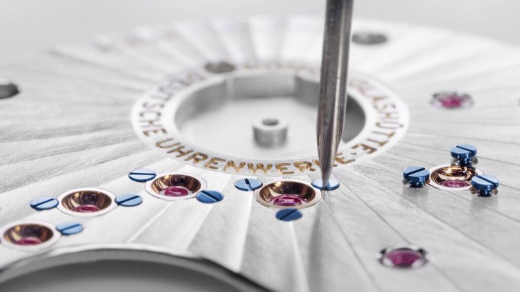 Will the Integration of Mechanical and Smart Watches Change the Future of Watchmaking Trends?