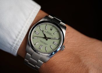 Why Did Rolex Just Ban UV Light Cleaning for All Its Service Centers?