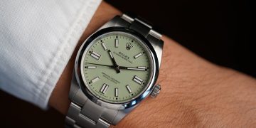 Why Did Rolex Just Ban UV Light Cleaning for All Its Service Centers?