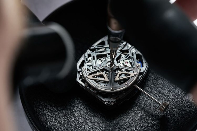 Why Do Some Watch Enthusiasts Let Their Mechanical Watches Stop?