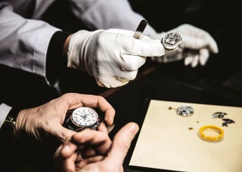 Why Are Watchmakers Banning UV Light Cleaning in 2025?