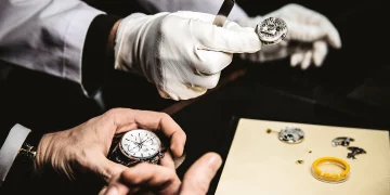 Why Are Watchmakers Banning UV Light Cleaning in 2025?