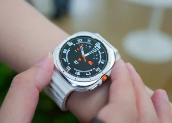 How Is AI Watchmaking Challenging Swiss Tradition in 2025?