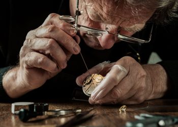 How to Identify Professional vs. Unprofessional Watch Repair Shops: A Guide to Choosing the Right Service