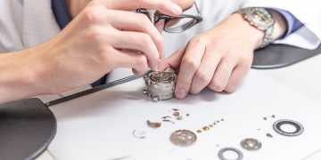 Why is Maintaining Your Watch Movement So Important? The Long-Term Impact of Regular vs. Neglected Maintenance