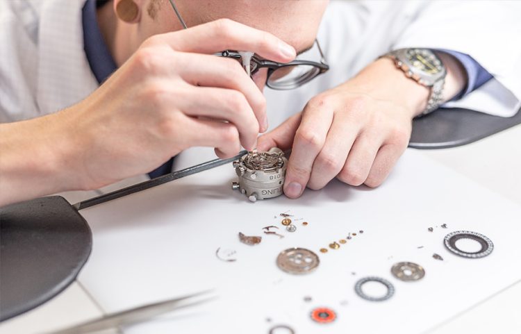 Why is Maintaining Your Watch Movement So Important? The Long-Term Impact of Regular vs. Neglected Maintenance