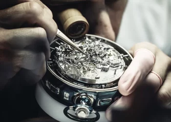 When Your Watch Needs Replacement Parts: How to Decide Between Genuine Parts and Aftermarket Parts